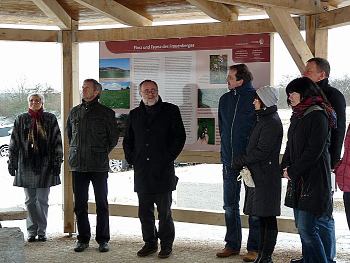 Infopunkt übergeben (Foto: Karl-Heinz Herrmann) Infopunkt übergeben (Foto: Karl-Heinz Herrmann)