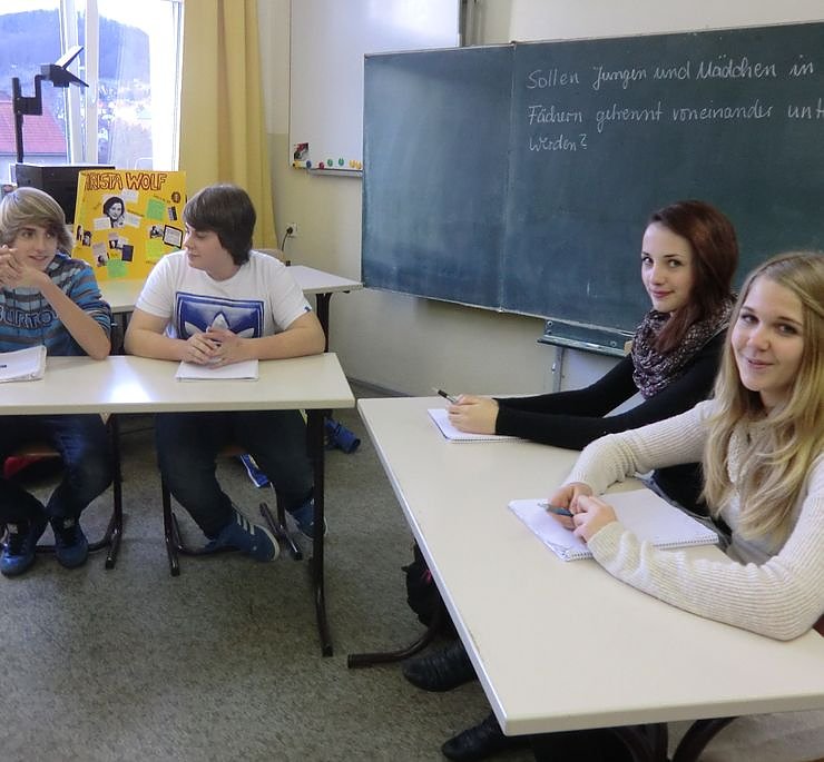 Debattiert (Foto: S. Meyer) Debattiert (Foto: S. Meyer)