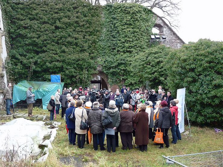 Zwei Euro f&uuml;r den schiefen Turm (Foto: Karl-Heinz Herrmann)