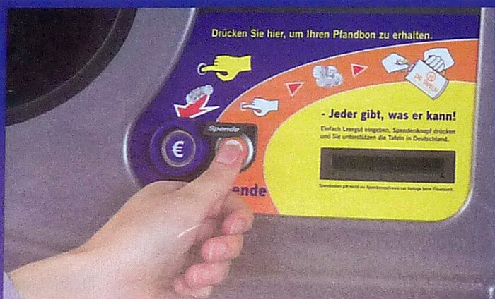 "Gute Tat am Pfandautomat" (Foto: Lidl) "Gute Tat am Pfandautomat" (Foto: Lidl)