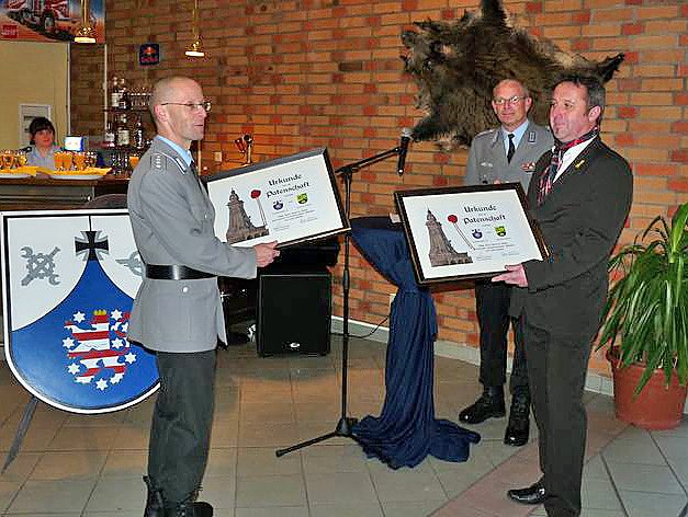 Patenschaft besiegelt (1) (Foto: Karl-Heinz Herrmann)