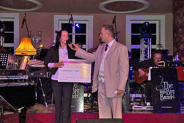 Scheck für die Sondershäuser Tafel (Foto: Martin Ludwig) Scheck für die Sondershäuser Tafel (Foto: Martin Ludwig)