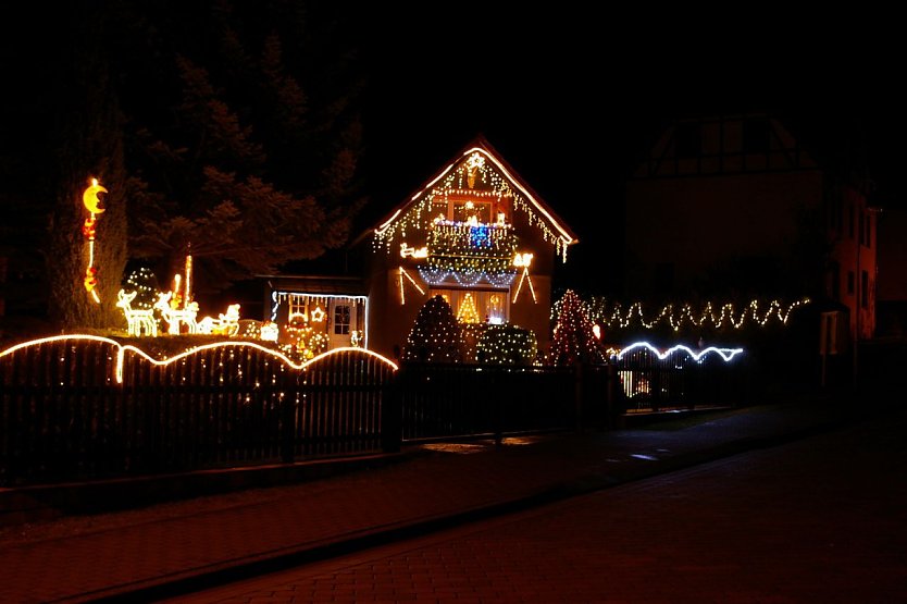 Weihnachtshaus in Obergebra (Foto: privat)