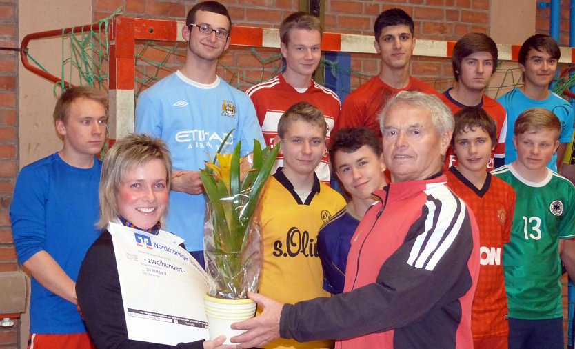 Scheck übergeben (Foto: privat) Scheck übergeben (Foto: privat)