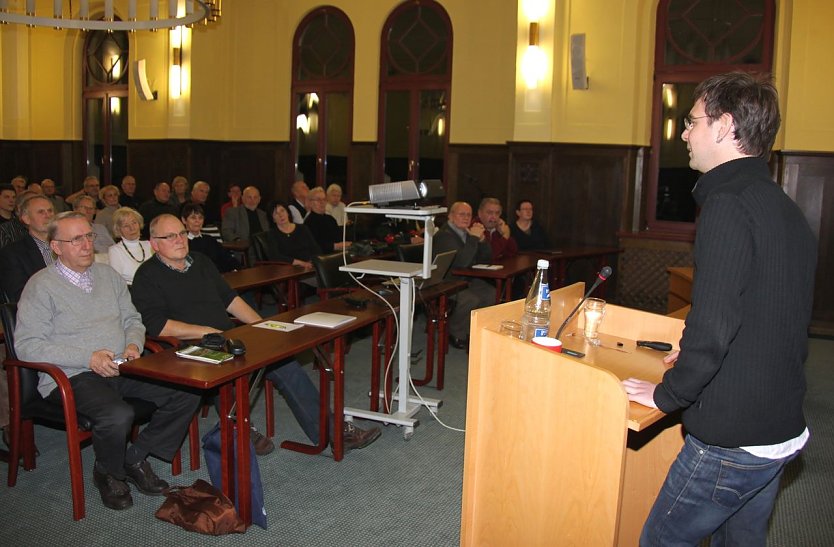 Vortrag im Plenarsaal (Foto: J. Piper) Vortrag im Plenarsaal (Foto: J. Piper)