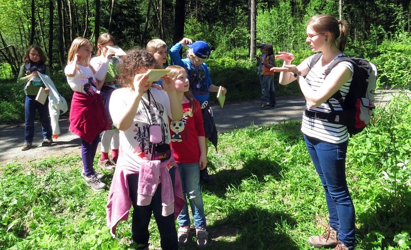 Jenny Linde  mit Sch&uuml;lergruppe (Foto: Walter Wimmer)