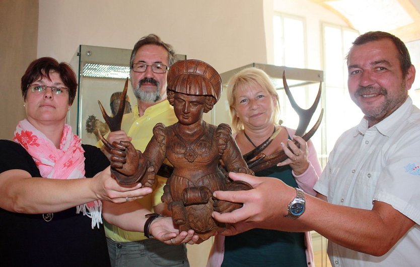 &Uuml;bergeben (Foto: I. Bergmann|Stadtverwaltung Nordhausen)