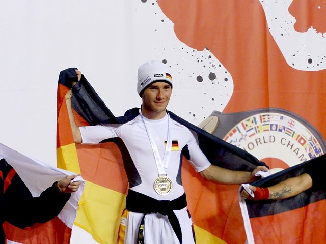 Martin Funke auf dem Siegertreppchen (Foto: Jürgen Elies) Martin Funke auf dem Siegertreppchen (Foto: Jürgen Elies)