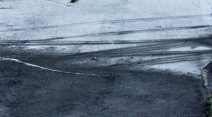 Vorsicht Eisglätte (Foto: Karl-Heinz Herrmann) Vorsicht Eisglätte (Foto: Karl-Heinz Herrmann)