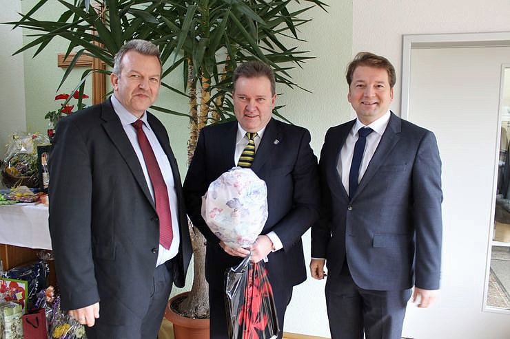 Zahlreiche Gratulanten kamen (Foto: Karl-Heinz Herrmann) Zahlreiche Gratulanten kamen (Foto: Karl-Heinz Herrmann)