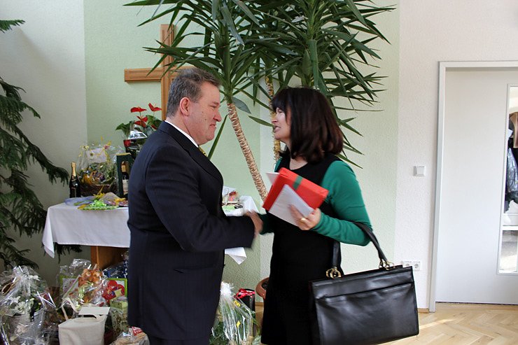 Zahlreiche Gratulanten kamen (Foto: Karl-Heinz Herrmann) Zahlreiche Gratulanten kamen (Foto: Karl-Heinz Herrmann)