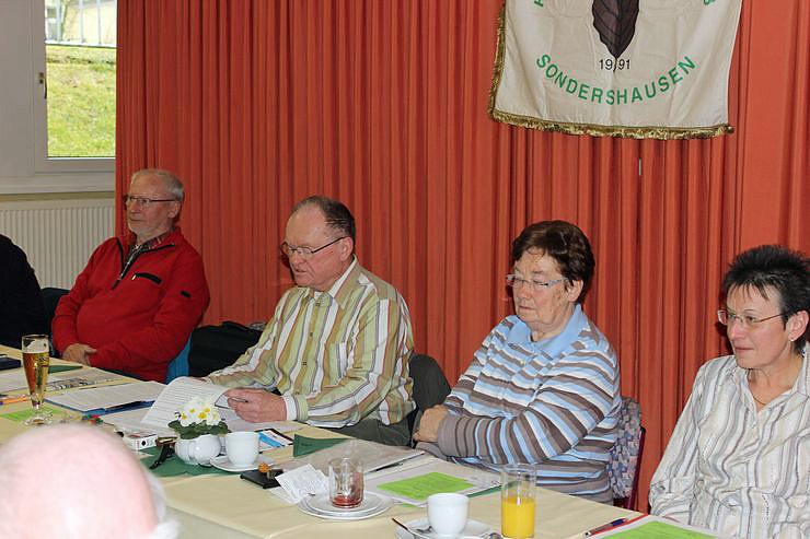 Wanderer berieten (Foto: Karl-Heinz Herrmann)