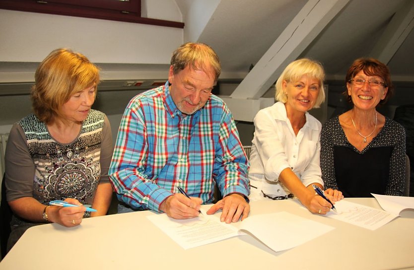 Kooperationsvertrag unterzeichnet (Foto: Jessica Pieper) Kooperationsvertrag unterzeichnet (Foto: Jessica Pieper)