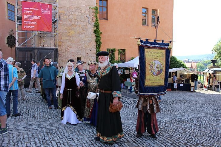 Fortsetzung mit Markttreiben (Foto: Karl-Heinz Herrmann) Fortsetzung mit Markttreiben (Foto: Karl-Heinz Herrmann)
