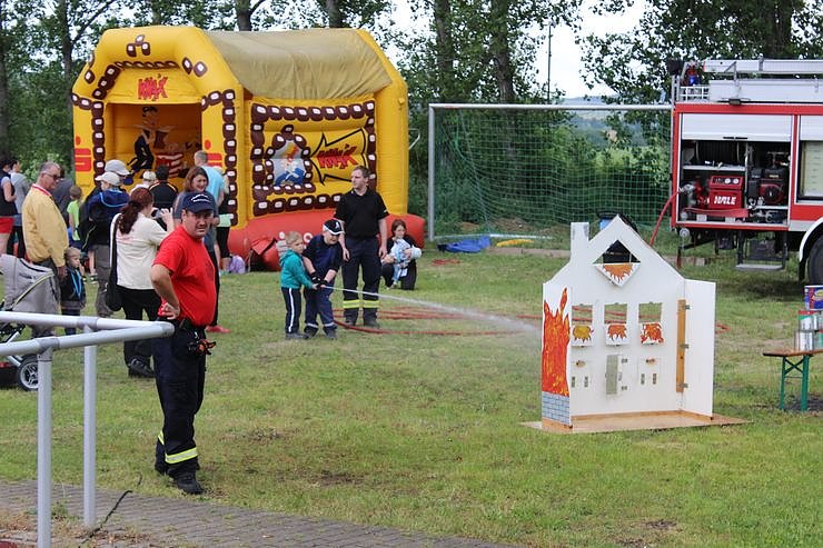 Musikalische Unterst&uuml;tzung kam vom Fanfarenzug. (Foto: Karl-Heinz Herrmann)