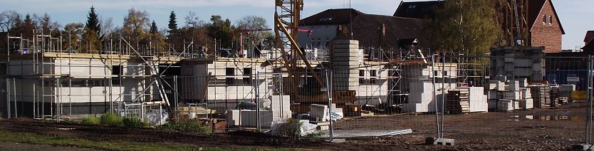 Auf einem ehemaligen Schandfleck entsteht das Senioren Wohn-und Pflegezentrum (Foto: Kurt Frank)