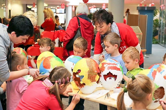 Angebote f&uuml;r Gro&szlig; und Klein (Foto: Kyffh&auml;usersparkasse)