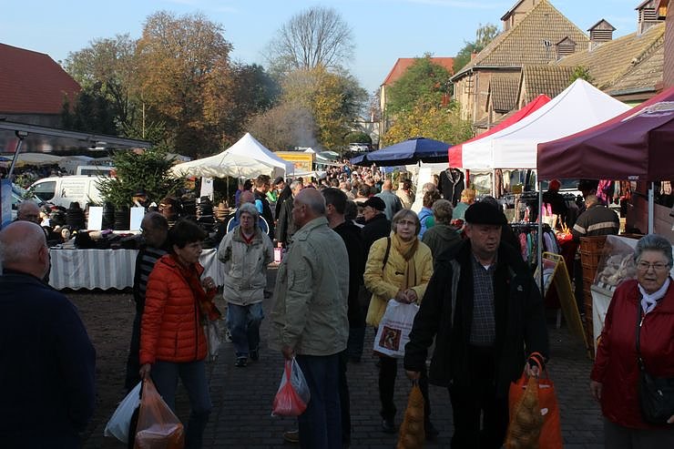 Gedr&auml;nge auf dem Martinsmarkt (Foto: Karl-Heinz Herrmann)