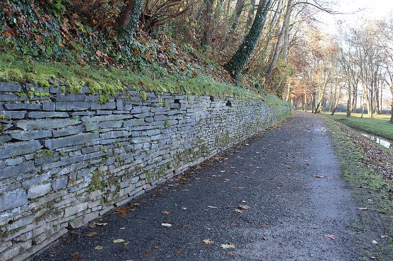 Parkmauer wird saniert (Foto: Karl-Heinz Herrmann)