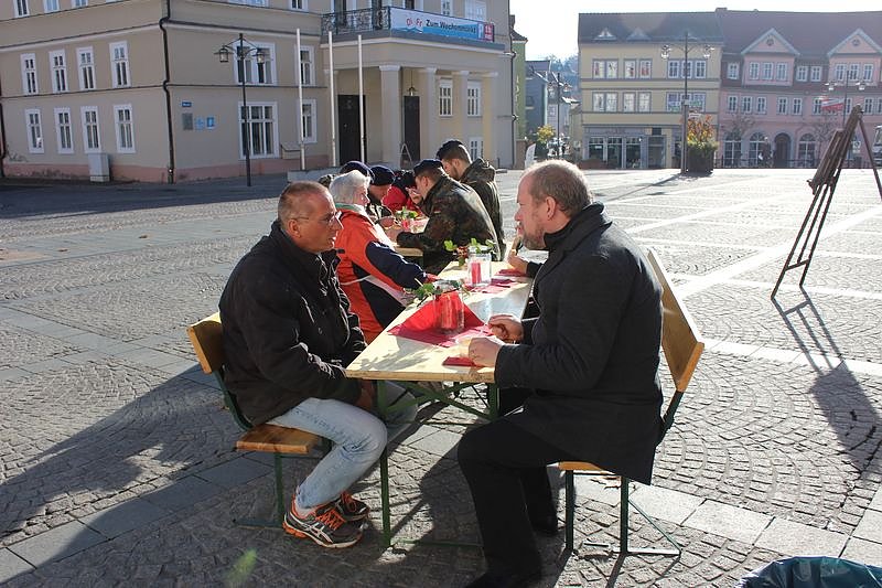 Schmackhaftes Essen für guten Zweck (Foto: Karl-Heinz Herrmann)