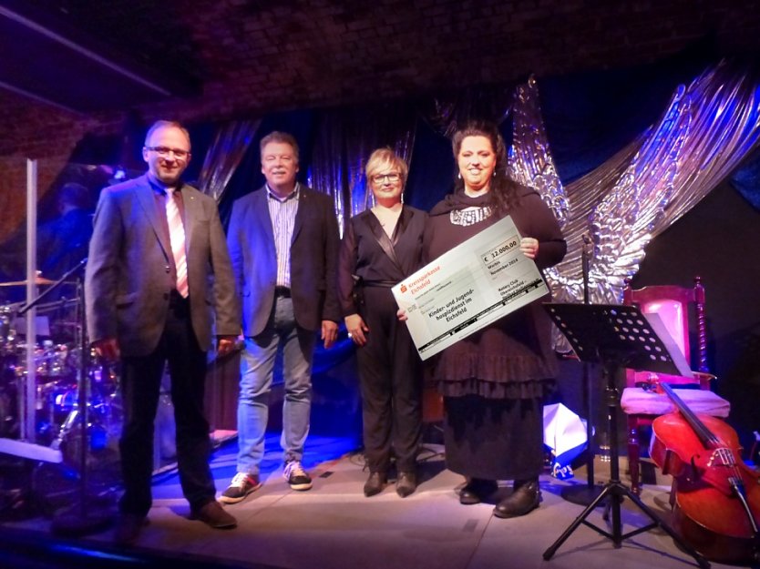 Spendenübergabe (Foto: Andreas Schreiber) Spendenübergabe (Foto: Andreas Schreiber)