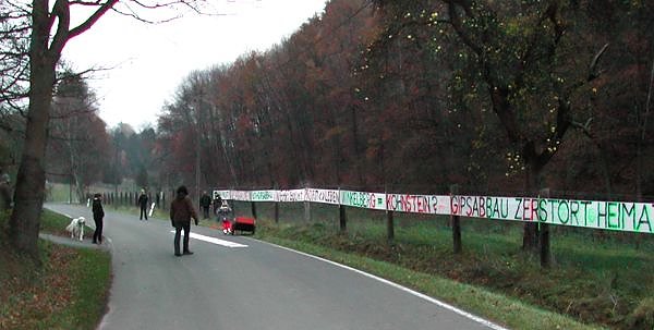Kreativer Widerstand bei Rüdigsdorf im November vergangenen Jahres (Foto: T. Kerwitz) Kreativer Widerstand bei Rüdigsdorf im November vergangenen Jahres (Foto: T. Kerwitz)
