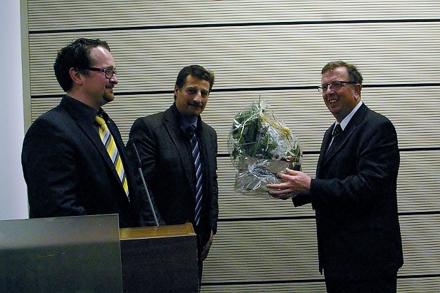 Gl&uuml;ckwunsch f&uuml;r Werner Henning (Foto: Ilka K&uuml;hn)