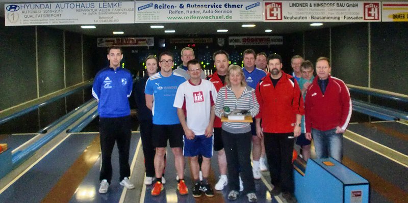 Weihnachtskegeln: …Ausgang wie schon so oft (Foto: Knut Herzau) Weihnachtskegeln: …Ausgang wie schon so oft (Foto: Knut Herzau)