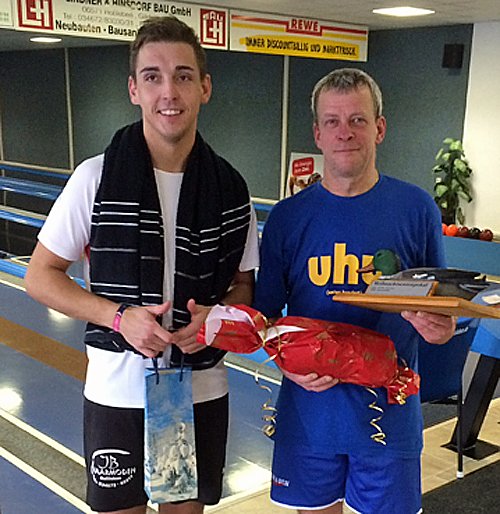 Weihnachtskegeln: …Ausgang wie schon so oft (Foto: Knut Herzau) Weihnachtskegeln: …Ausgang wie schon so oft (Foto: Knut Herzau)