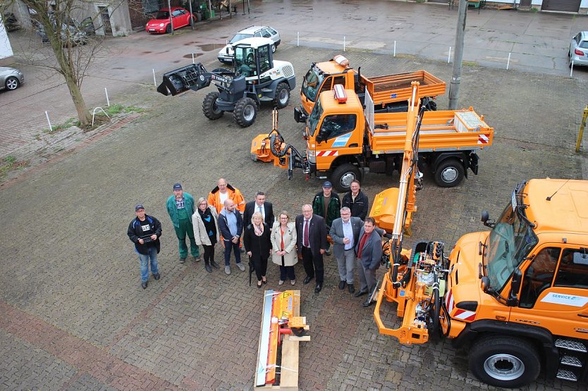 Eine Hebebühne gehört auch zur Ausstattung der neuen Fahrzeuge (Foto: Angelo Glashagel) Eine Hebebühne gehört auch zur Ausstattung der neuen Fahrzeuge (Foto: Angelo Glashagel)