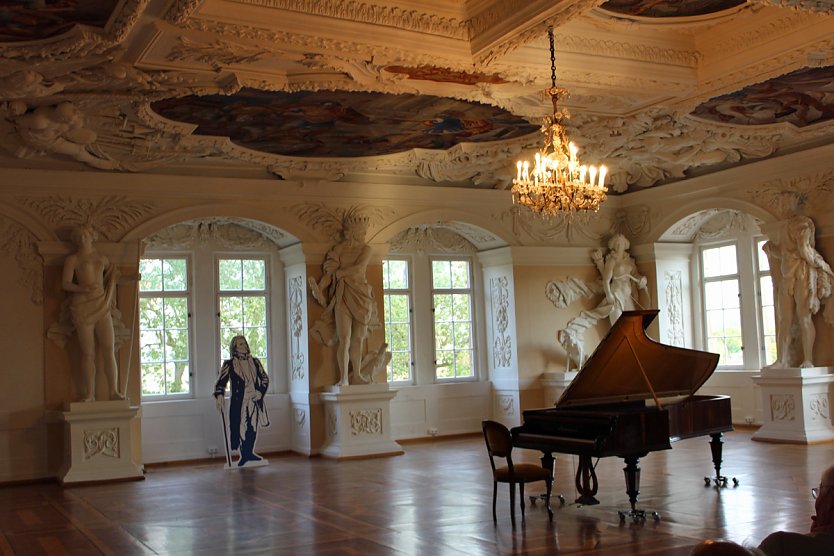 Enrico Pace am Liszt-Flügel (Foto: Karl-Heinz Herrmann) Enrico Pace am Liszt-Flügel (Foto: Karl-Heinz Herrmann)