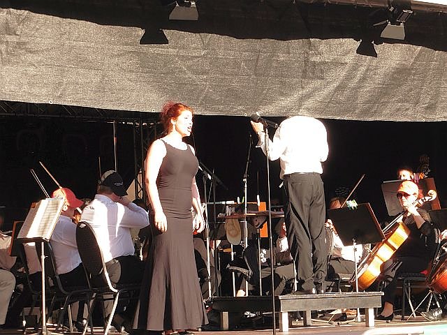 Kopfloser Dirigent beim Residenzfest 2015 (Foto: Famielie Kieper) Kopfloser Dirigent beim Residenzfest 2015 (Foto: Famielie Kieper)