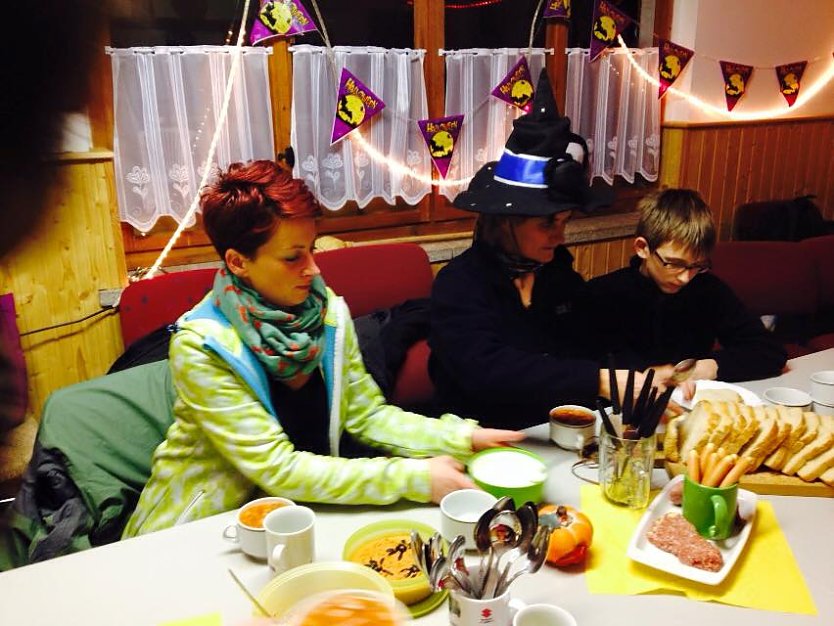 Halloween auf dem Hundeplatz (Foto: Schutz- & Gebrauchshunde-Sportverein MV Sondershausen e.V. ) Halloween auf dem Hundeplatz (Foto: Schutz- & Gebrauchshunde-Sportverein MV Sondershausen e.V. )