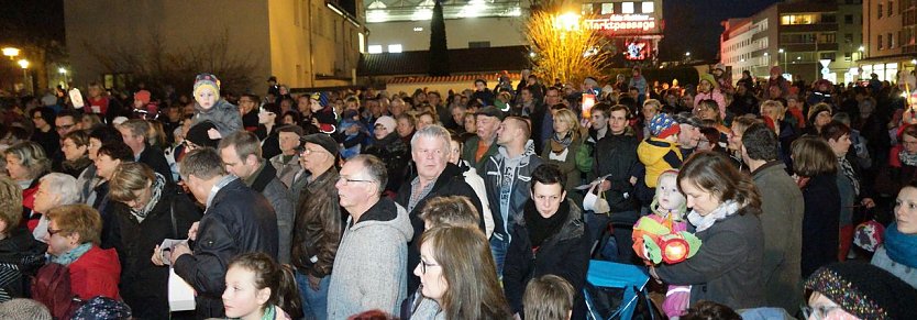 Der Blasiikirchplatz war rappelvoll (Foto: nnz)