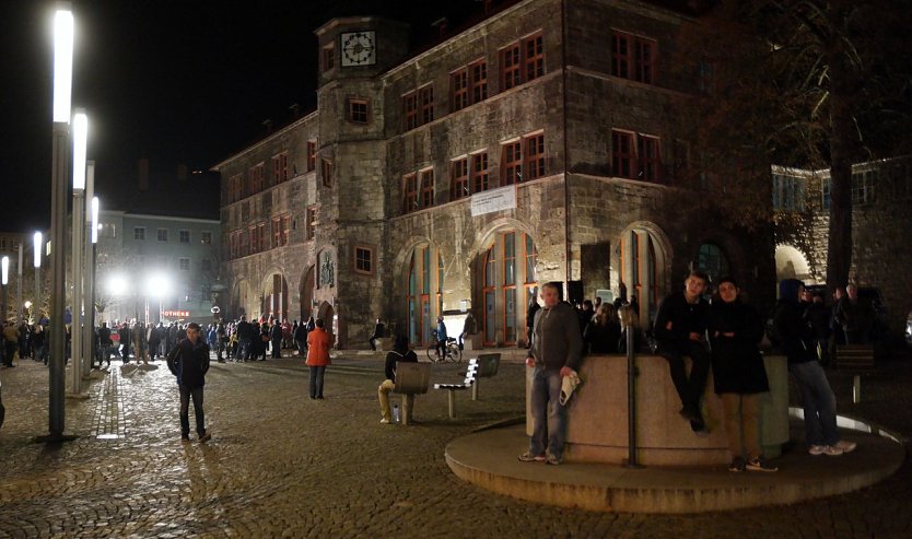 Halbvoll oder halbleer - wirklich gro&szlig; war das Interesse am H&ouml;cke-Auftritt nicht. (Foto: nnz)