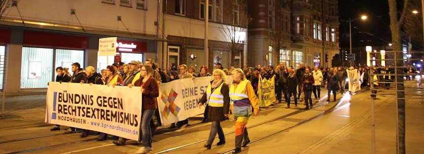B&uuml;ndnis gegen Rechtsextremismus demonstriert gegen AfD Kundgebung (Foto: Angelo Glashagel)