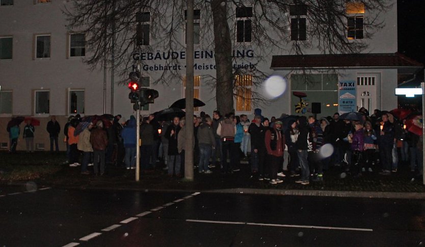 Demonstration und Gegendemonstration (2) (Foto: Karl-Heinz Herrmann)