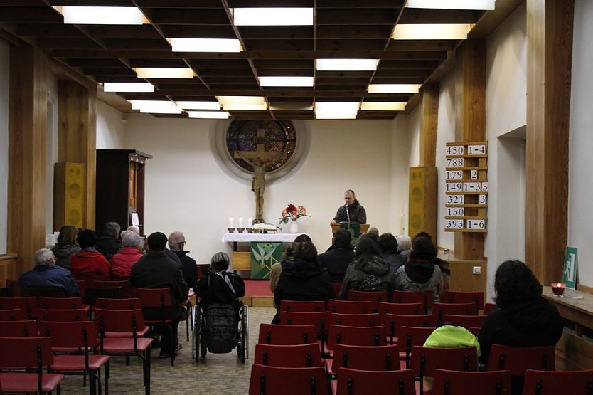 Friedensgebet (Foto: Karl-Heinz Herrmann) Friedensgebet (Foto: Karl-Heinz Herrmann)