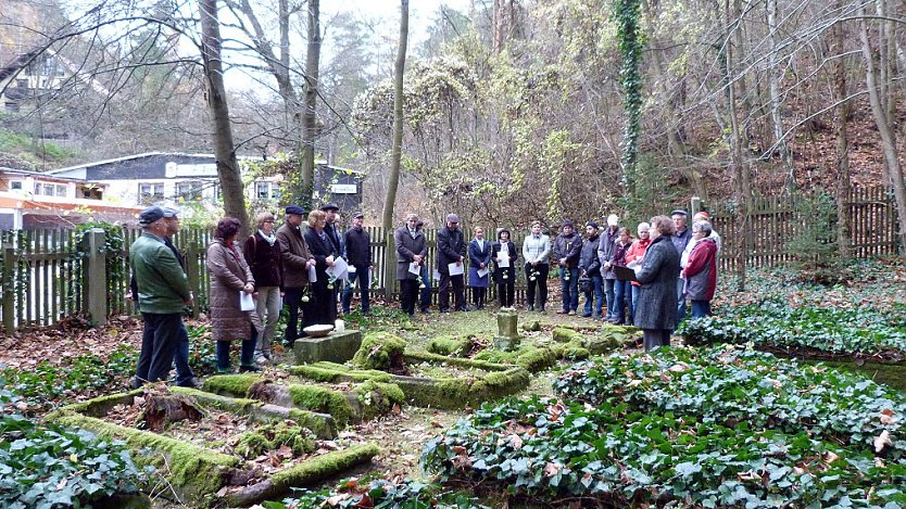 Gedenken zum 77. Jahrestag der Reichspogromnacht (Foto: Peter Möbius) Gedenken zum 77. Jahrestag der Reichspogromnacht (Foto: Peter Möbius)