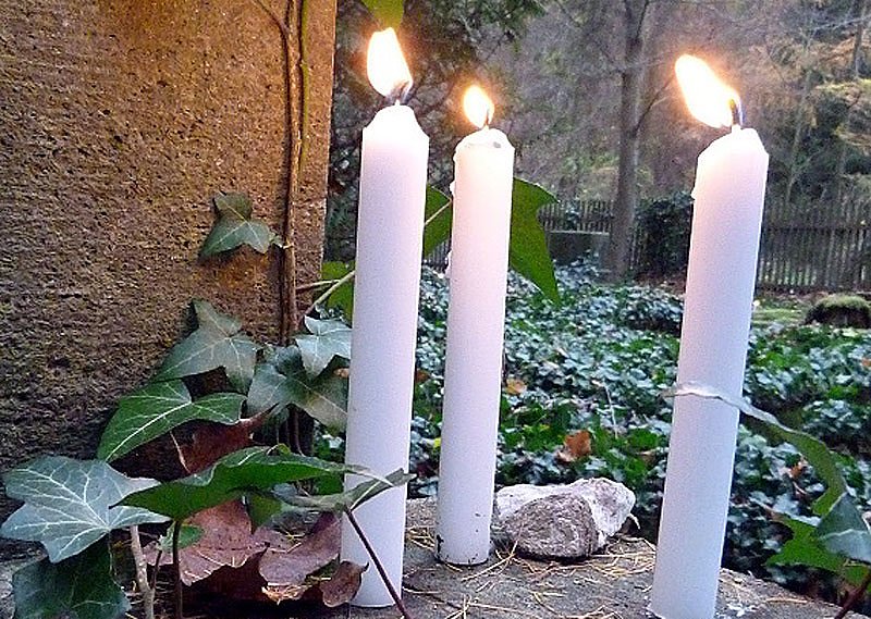 Gedenken zum 77. Jahrestag der Reichspogromnacht (Foto: Peter Möbius) Gedenken zum 77. Jahrestag der Reichspogromnacht (Foto: Peter Möbius)