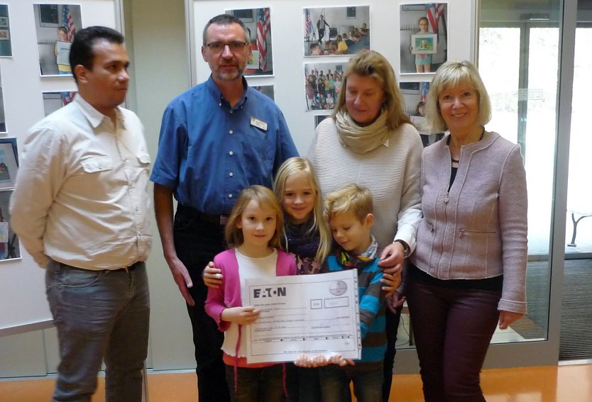 Scheck&uuml;bergabe (Foto: privat)