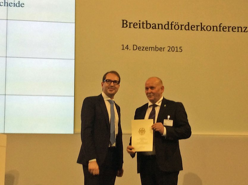 Zuwendungsbescheid f&uuml;r Breitbandausbau (Foto: Landratsamt Kyffh&auml;userkreis)