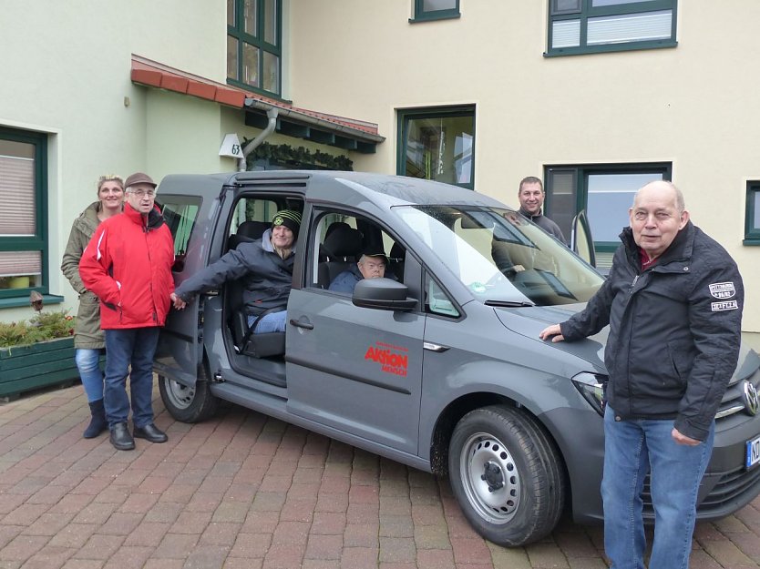 Vier frische R&auml;der f&uuml;r das Wohnheim der Nordth&uuml;ringer Lebenshilfe (Foto: Ingrid Krug)
