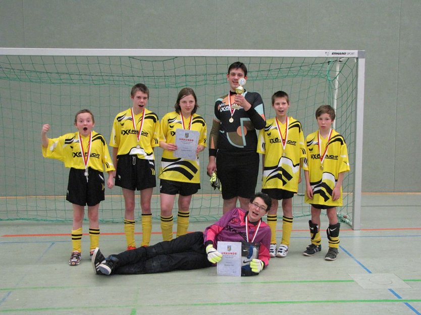 Platz sieben im Turnier, erster Platz bei Fairness - die Fu&szlig;baller des F&ouml;rderzentrums St. Martin (Foto: Pressestelle Landratsamt)