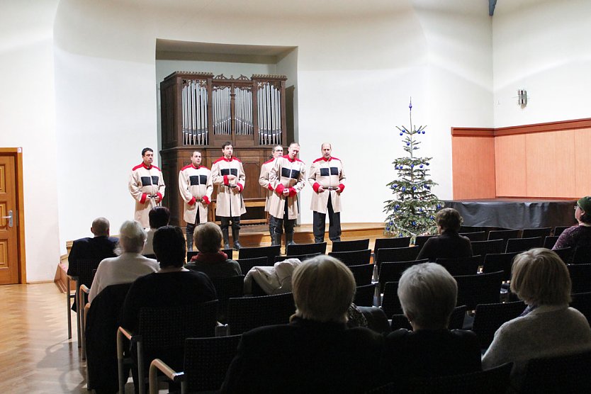 Weihnachtskonzert der ZAREWITSCH DON KOSAKEN (Foto: Karl-Heinz Herrmann) Weihnachtskonzert der ZAREWITSCH DON KOSAKEN (Foto: Karl-Heinz Herrmann)