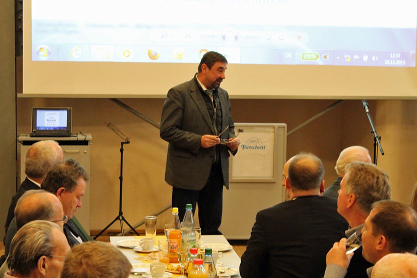 Mit Herz verabschiedet (Foto: Karl-Heinz Herrmann)