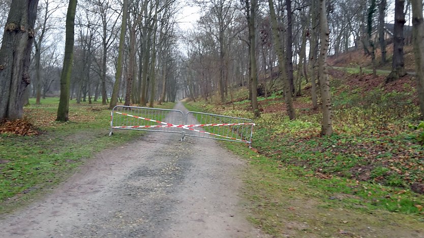 Wege im Schlosspark bleiben gesperrt (Foto: Karl-Heinz Herrmann)