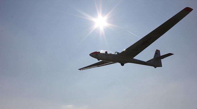 Silvesterfliegen des Aeroclub Hans Grade e. V. (Foto: Aeroclub Hans Grade e. V.) Silvesterfliegen des Aeroclub Hans Grade e. V. (Foto: Aeroclub Hans Grade e. V.)