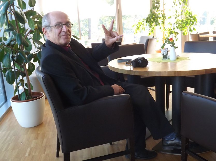 Nach der Fertigstellung seines Buches kann Reimund Schulze stolz darauf sein, sein ehrgeiziges Ziel erreicht zu haben. (Foto: Foto: Mix)