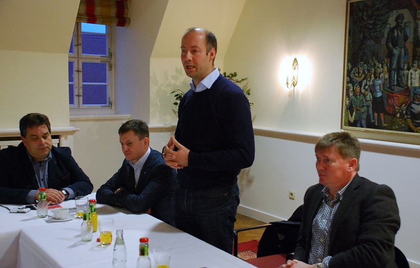 Arne Lietz, Mitglied des Europ&auml;ischen Parlaments, sprach in Eisleben zur Frage: "Wohin geht Europa?" Eines wurde deutlich: Die Antwort darauf ist von Entscheidungen abh&auml;ngig, die nicht nur in Europa getroffen werden. (Foto: Jochen Miche)